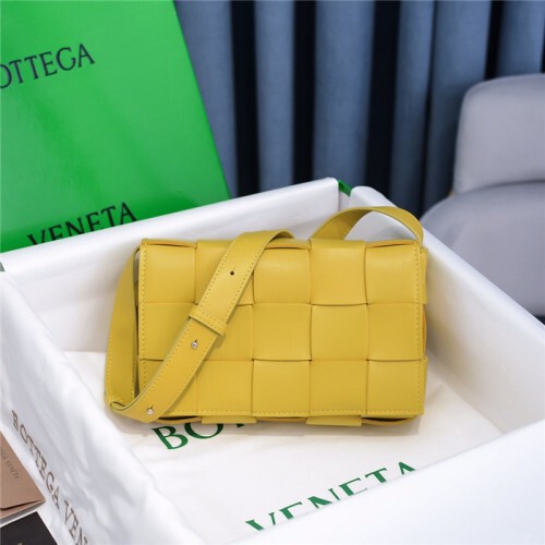 Bottega Veneta 보테가 베네타 카세트백 미디움 B8199